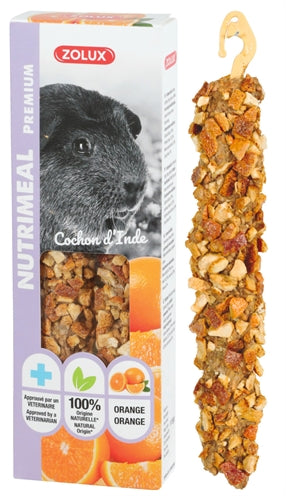 Zolux Nutrimeal Stick Cavia Sinaasappel, detailopname van de sinaasappelstukjes op het houten stokje